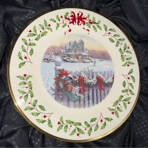 W/Box 2008 Holiday Annual Christmas Plate by LENOX
Home For Christmas - Boxed